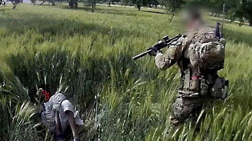 士兵被杀视频,士兵英勇牺牲，视频记录惊心动魄一幕