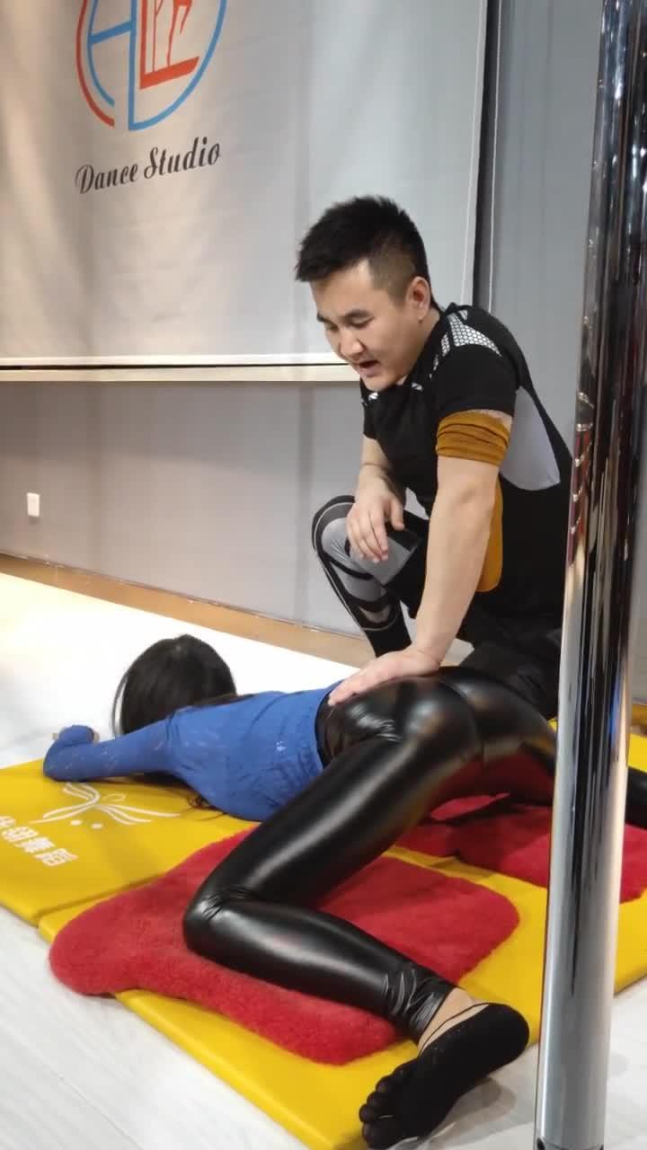 皮裤舞视频,动感节奏下的时尚演绎