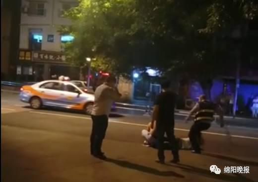 交警打人视频,现场视频曝光，网友热议不断