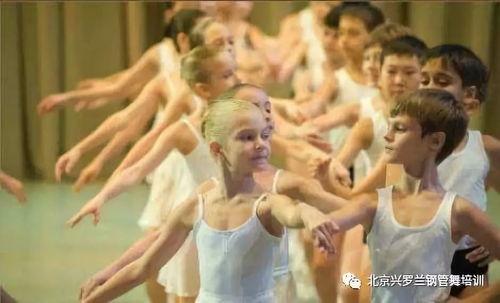 男童舞蹈视频,男童舞蹈视频展现童真魅力
