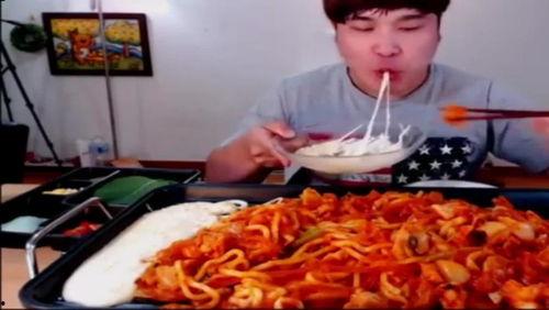 大口吃面视频,感受美食的魅力与生活的节奏