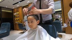 理发视频儿童,欢乐时光里的温馨瞬间