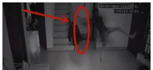 监控拍下的诡异视频,诡异视频揭秘未知之谜