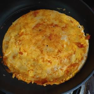 煎饼果子的做法视频,煎饼果子的家常做法，美味又简单