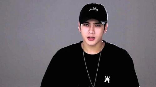 王嘉尔唱歌视频,音乐魅力瞬间绽放