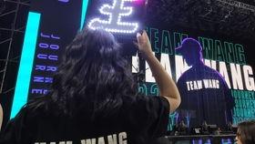 王嘉尔唱歌视频,音乐魅力瞬间绽放