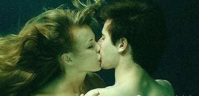 怎么亲吻视频,从亲吻视频学到的浪漫技巧与甜蜜瞬间