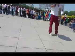 鬼步舞表演视频