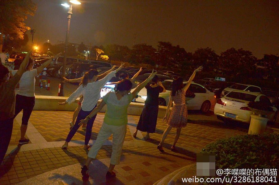 大妈跳广场舞视频,活力四射，舞动人生