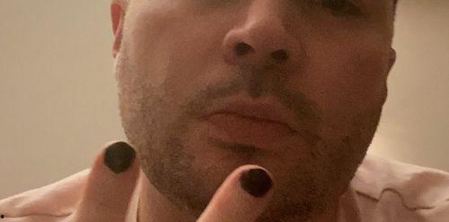 男生涂指甲油视频,男生涂指甲油挑战，颠覆传统审美界限