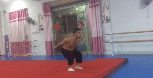 练武术的视频,视频揭秘传统武术魅力与技巧