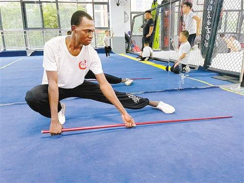 练武术的视频,视频揭秘传统武术魅力与技巧