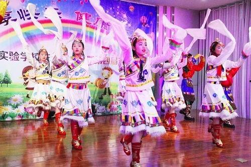 六年级舞蹈视频,青春活力，舞动校园