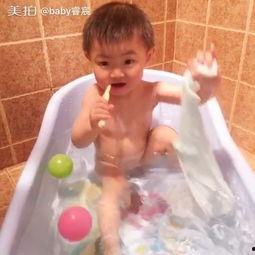 儿童洗澡视频,温馨亲子互动瞬间回顾