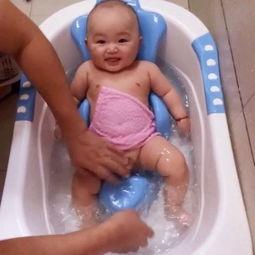 儿童洗澡视频,温馨亲子互动瞬间回顾