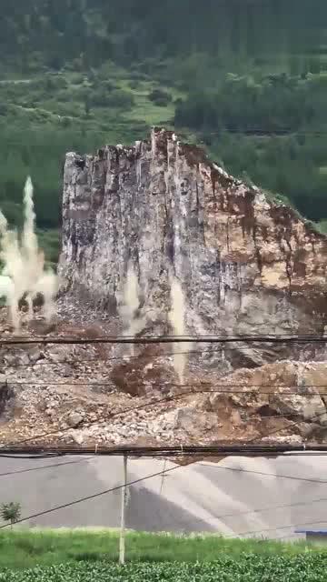 炸山视频,震撼视觉下的工程壮举