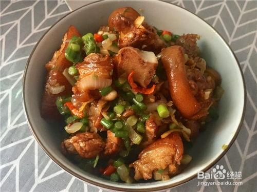 红烧猪蹄做法视频,红烧猪蹄，色泽诱人，口感鲜美，家常必备！